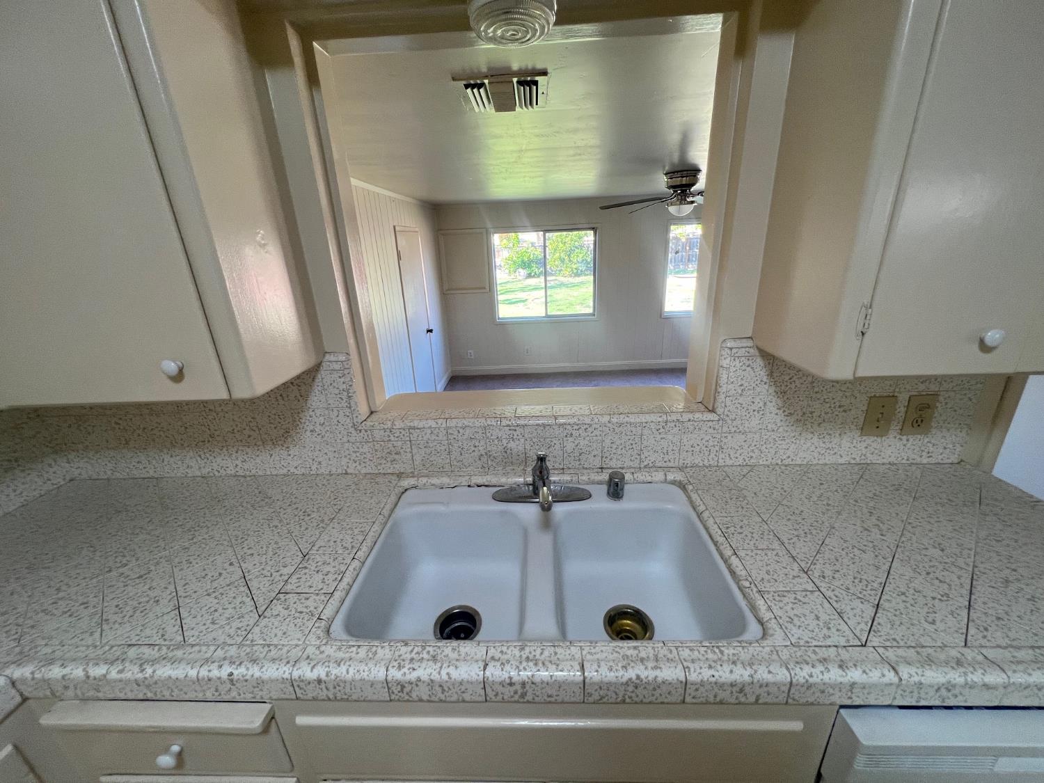 424 W Robinson Ave, Fresno, CA 93705