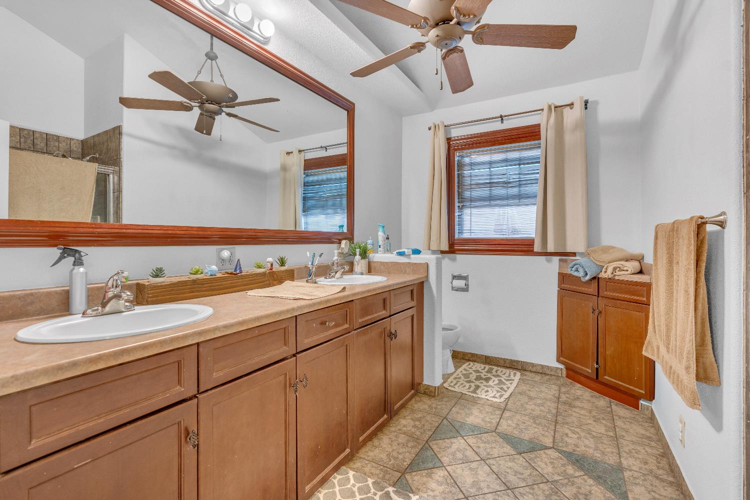 3343 E Weldon Ave, Fresno, CA 93703