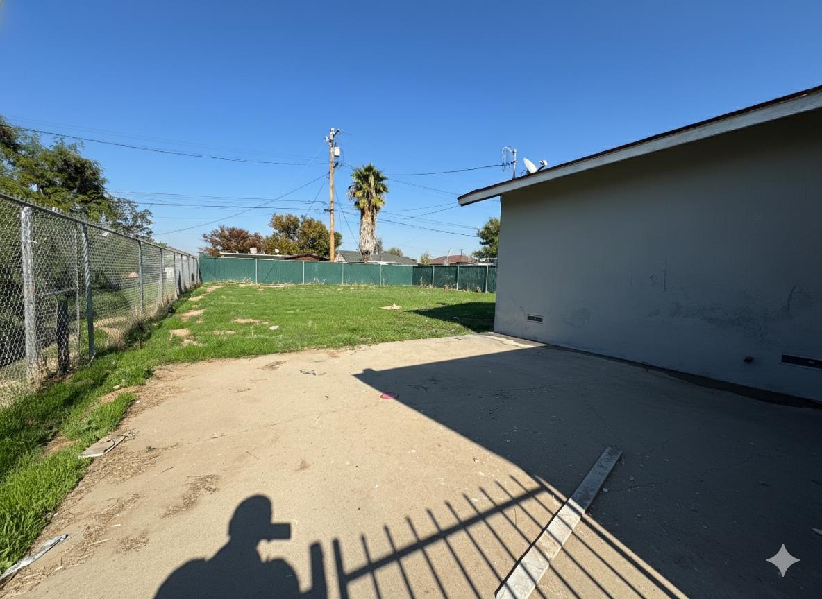 955 E Kaviland Ave, Fresno, CA 93706