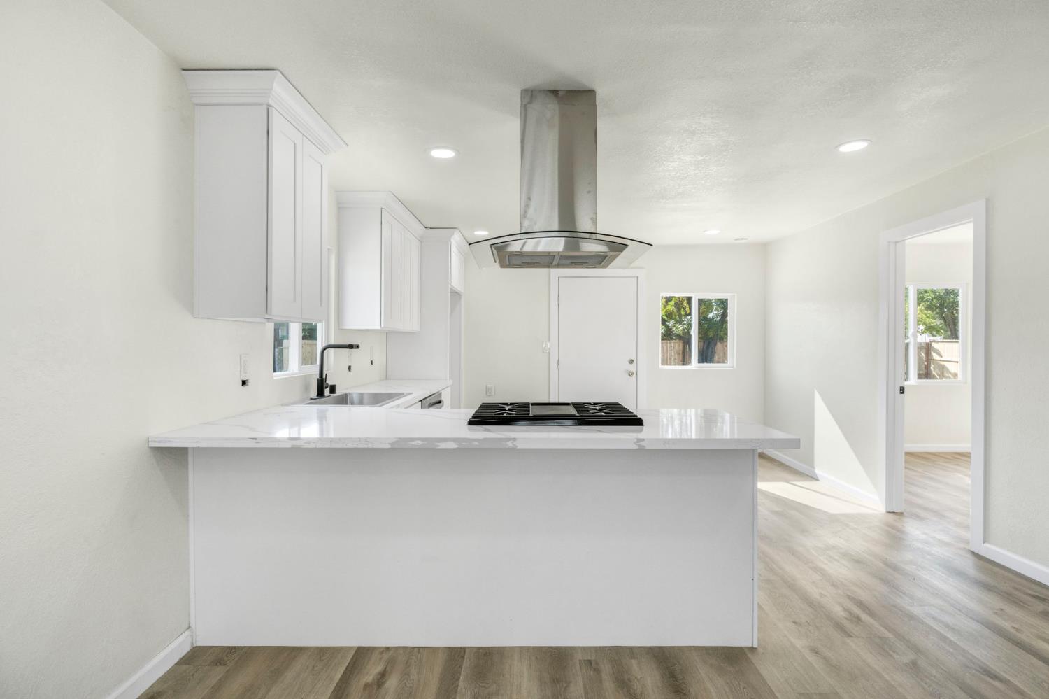 2443 W Floradora Ave, Fresno, CA 93728