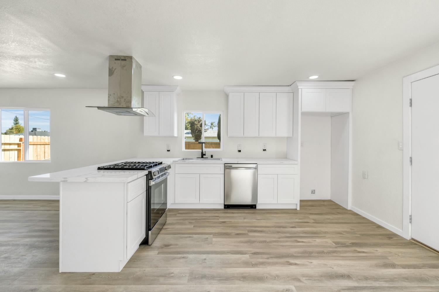 2443 W Floradora Ave, Fresno, CA 93728