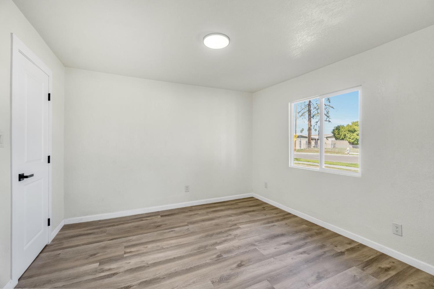 2443 W Floradora Ave, Fresno, CA 93728