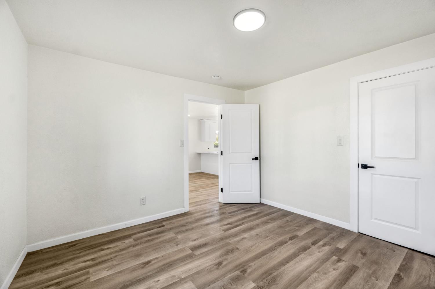 2443 W Floradora Ave, Fresno, CA 93728