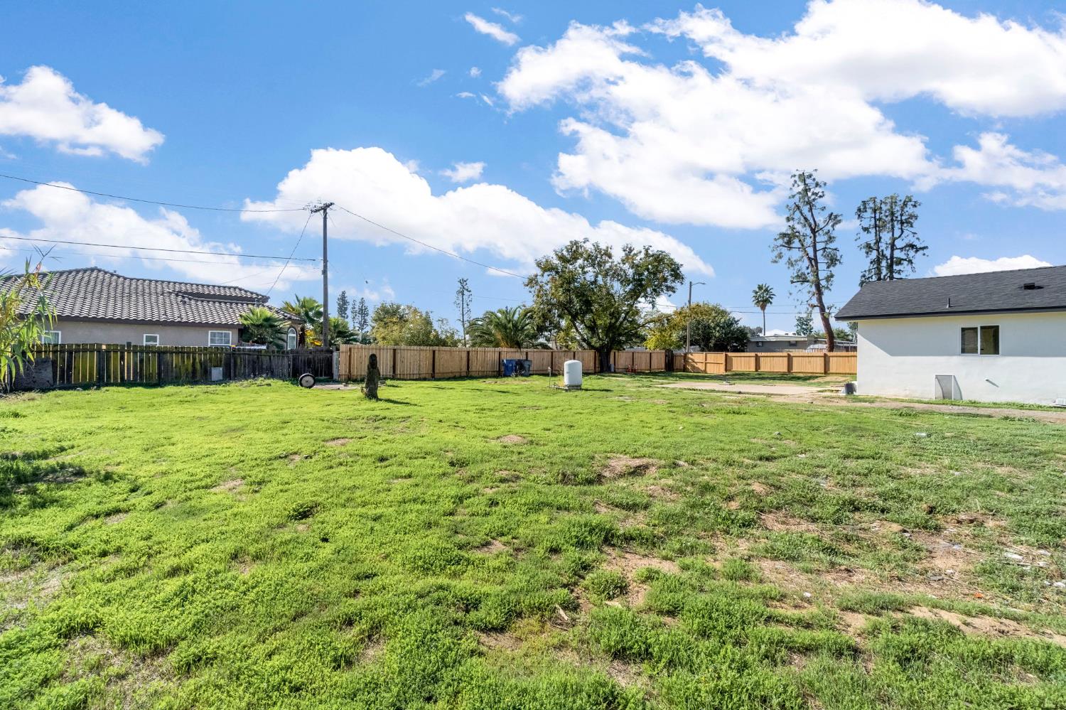 2443 W Floradora Ave, Fresno, CA 93728