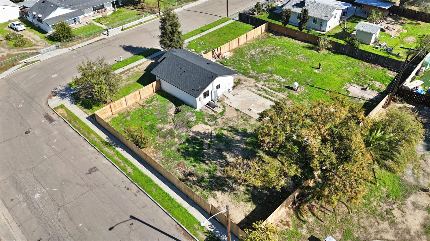 2443 W Floradora Ave, Fresno, CA 93728