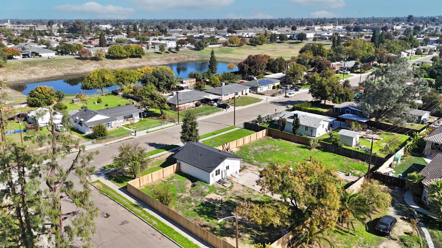 2443 W Floradora Ave, Fresno, CA 93728