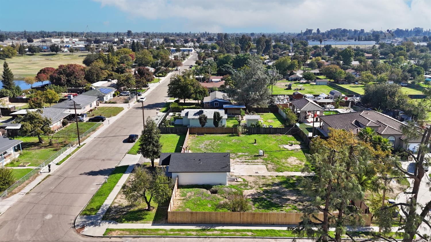 2443 W Floradora Ave, Fresno, CA 93728