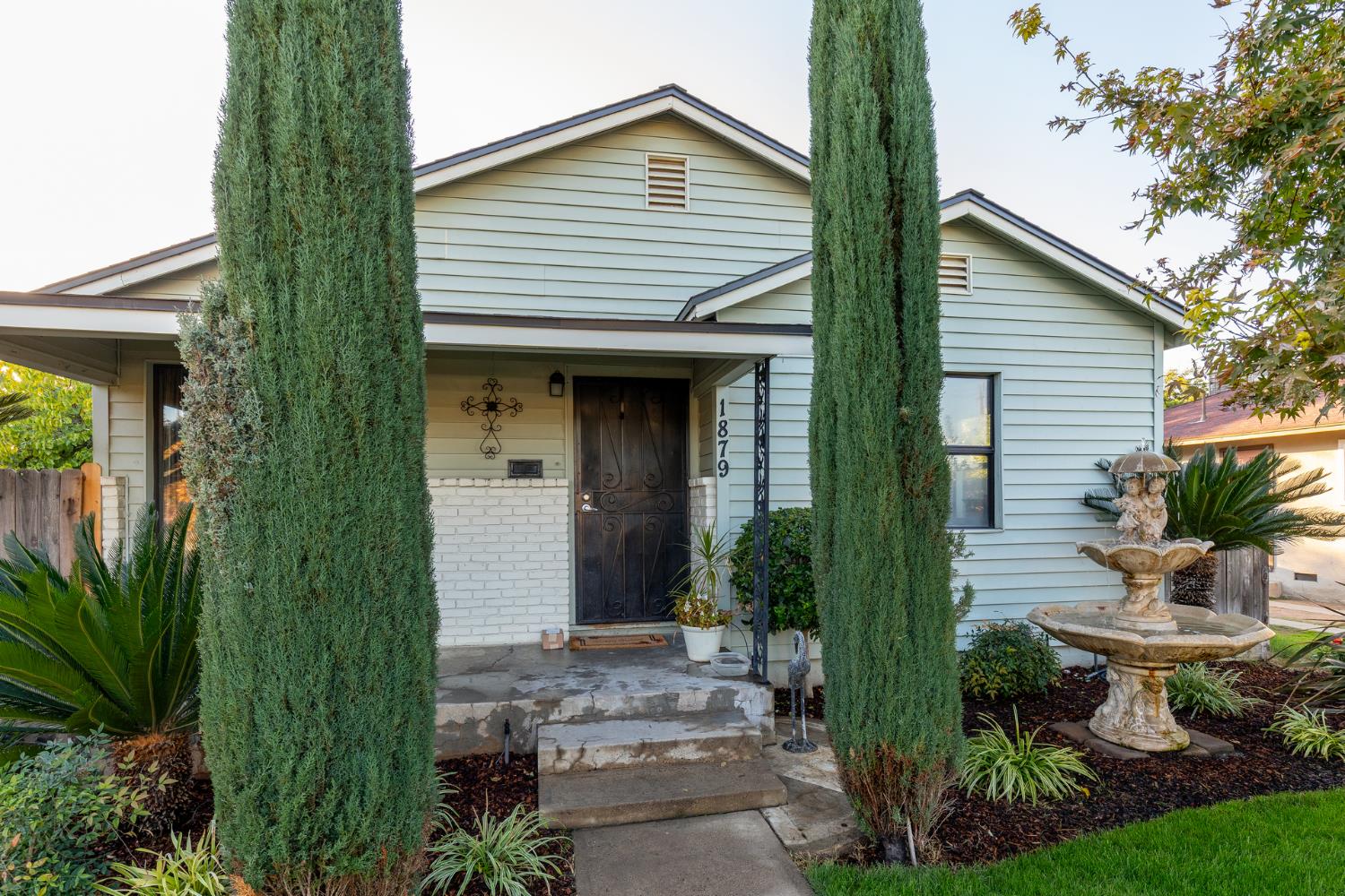 1879 Mayfair Dr E, Fresno, CA 93703