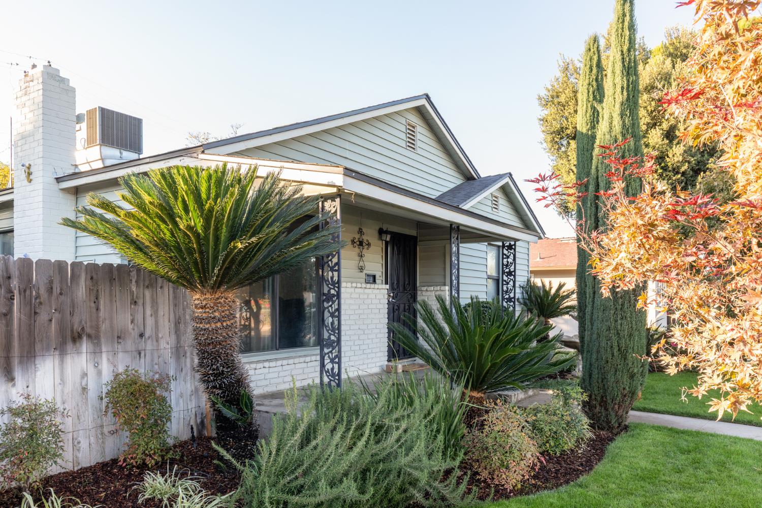 1879 Mayfair Dr E, Fresno, CA 93703