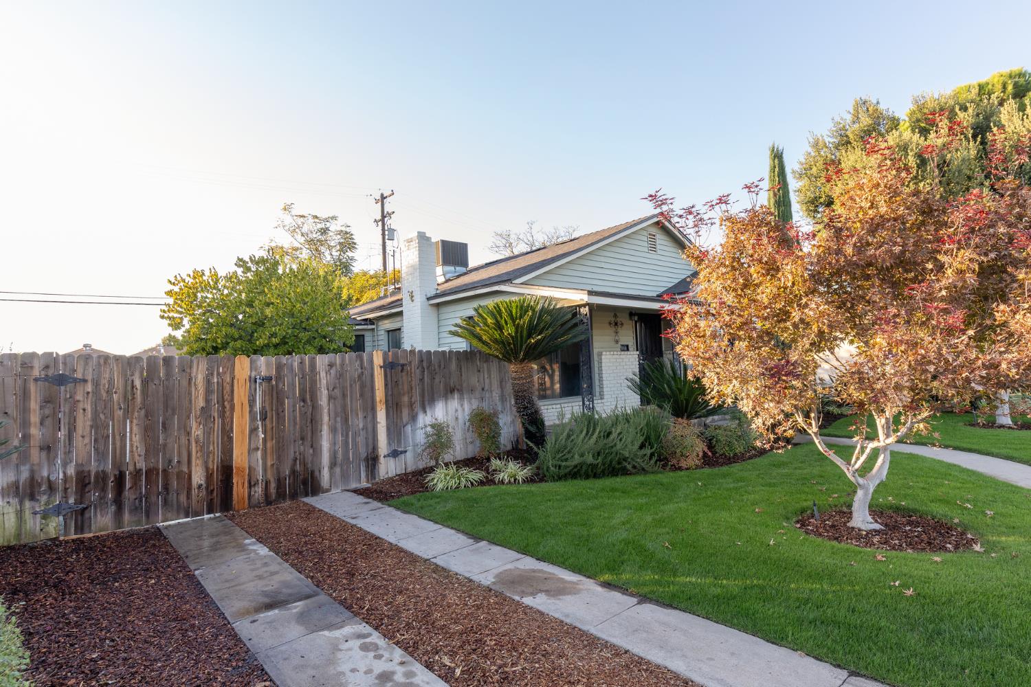 1879 Mayfair Dr E, Fresno, CA 93703