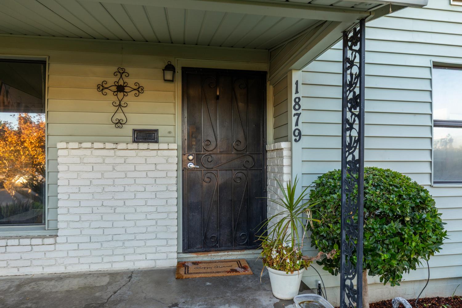 1879 Mayfair Dr E, Fresno, CA 93703