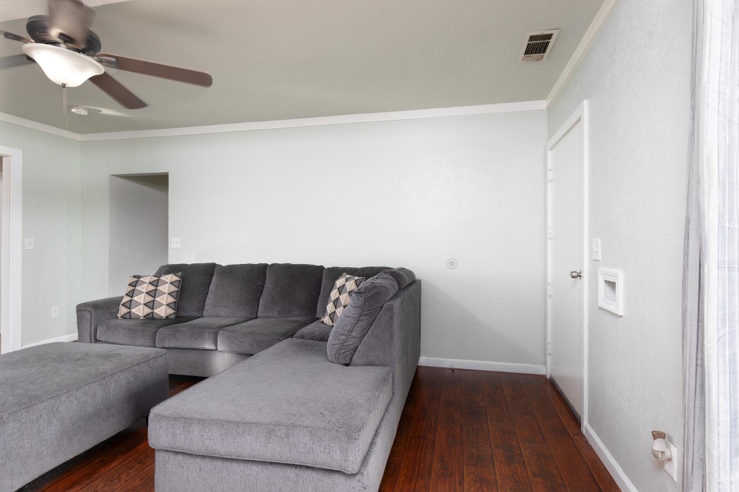 1879 Mayfair Dr E, Fresno, CA 93703