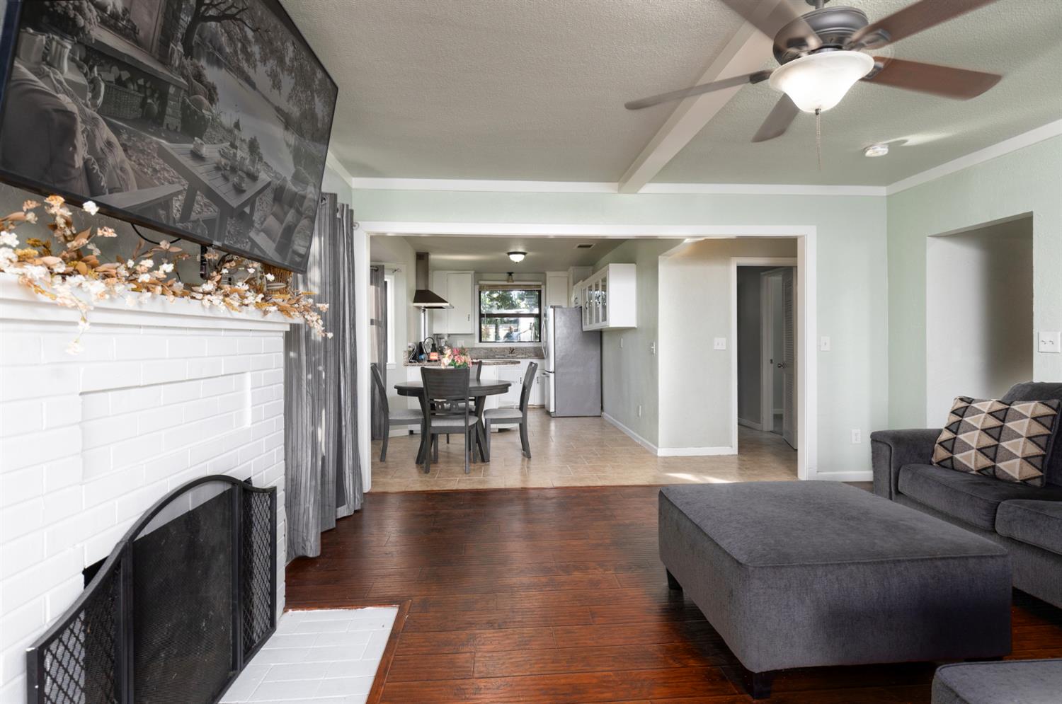 1879 Mayfair Dr E, Fresno, CA 93703