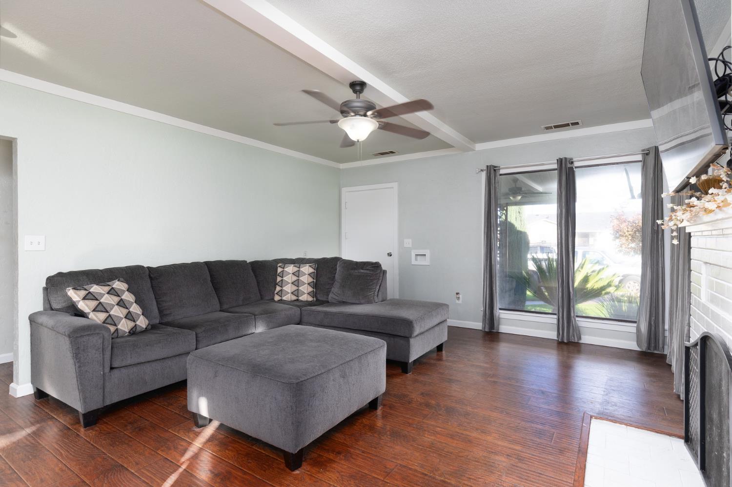 1879 Mayfair Dr E, Fresno, CA 93703