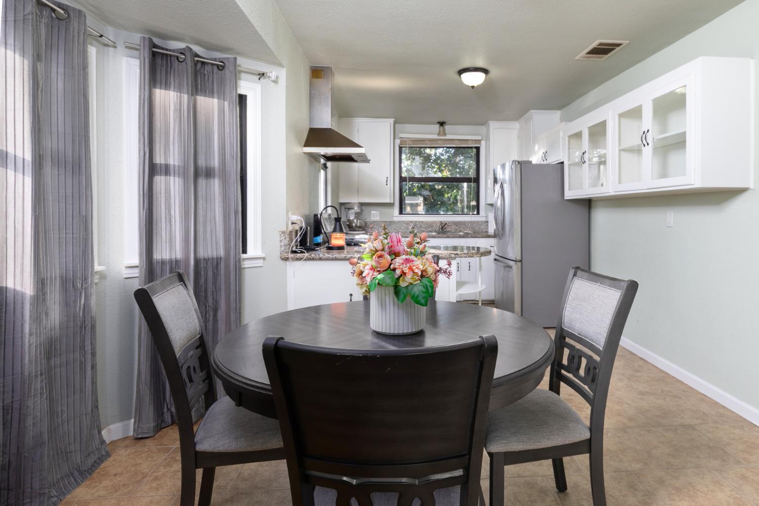 1879 Mayfair Dr E, Fresno, CA 93703