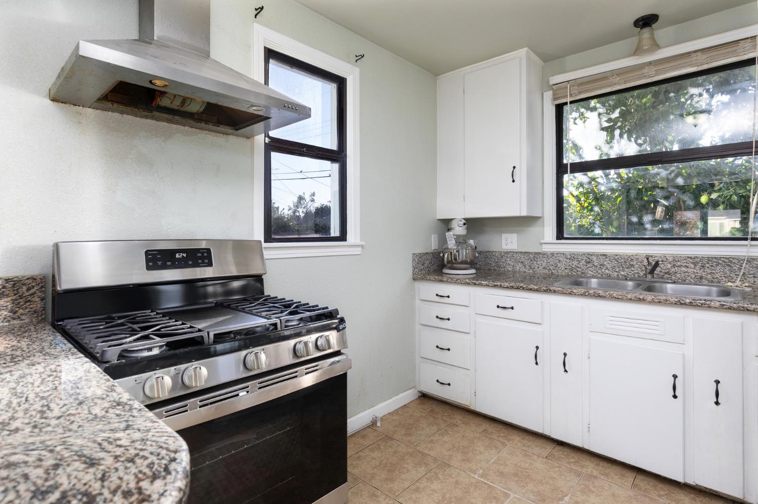 1879 Mayfair Dr E, Fresno, CA 93703