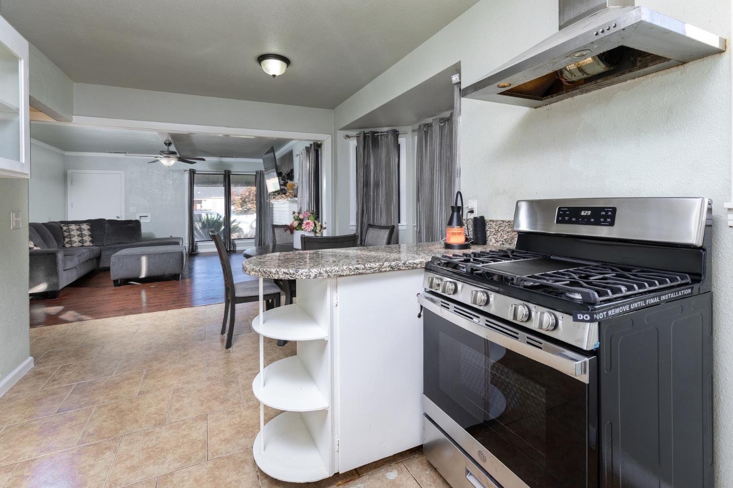 1879 Mayfair Dr E, Fresno, CA 93703