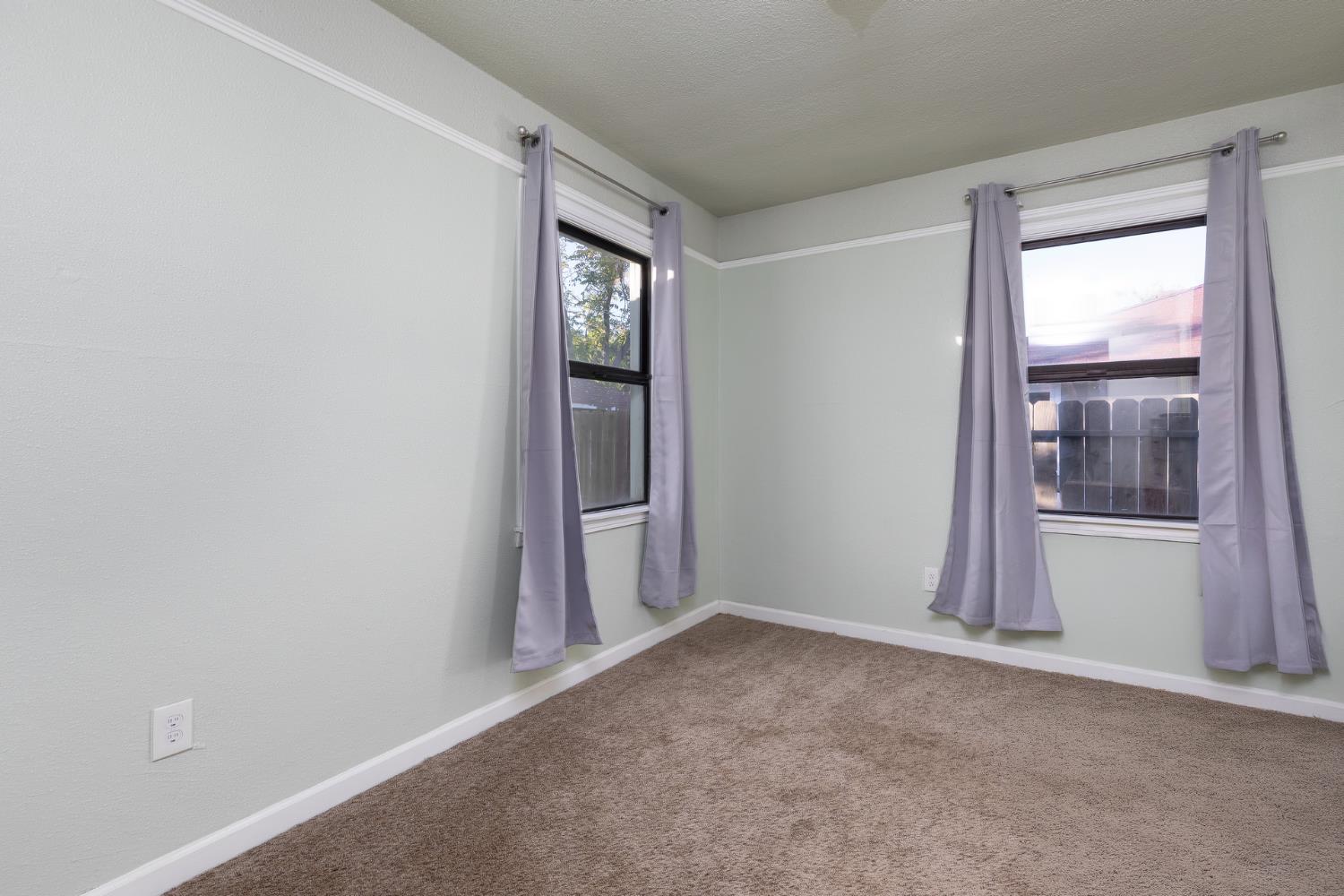 1879 Mayfair Dr E, Fresno, CA 93703