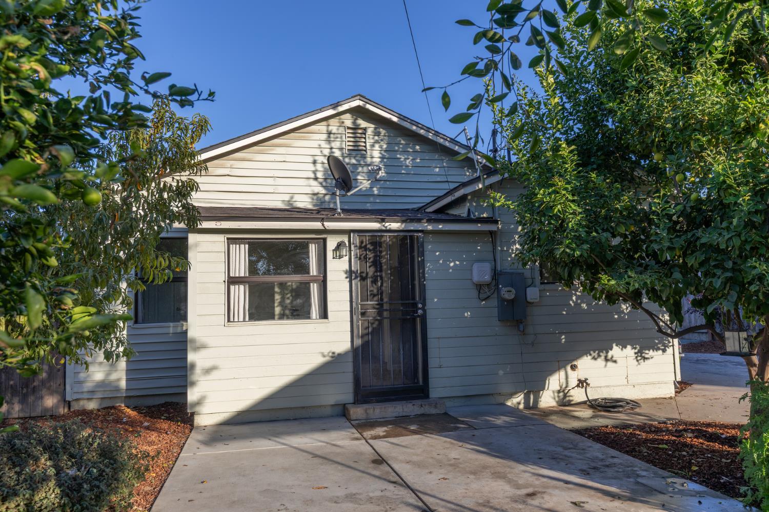 1879 Mayfair Dr E, Fresno, CA 93703