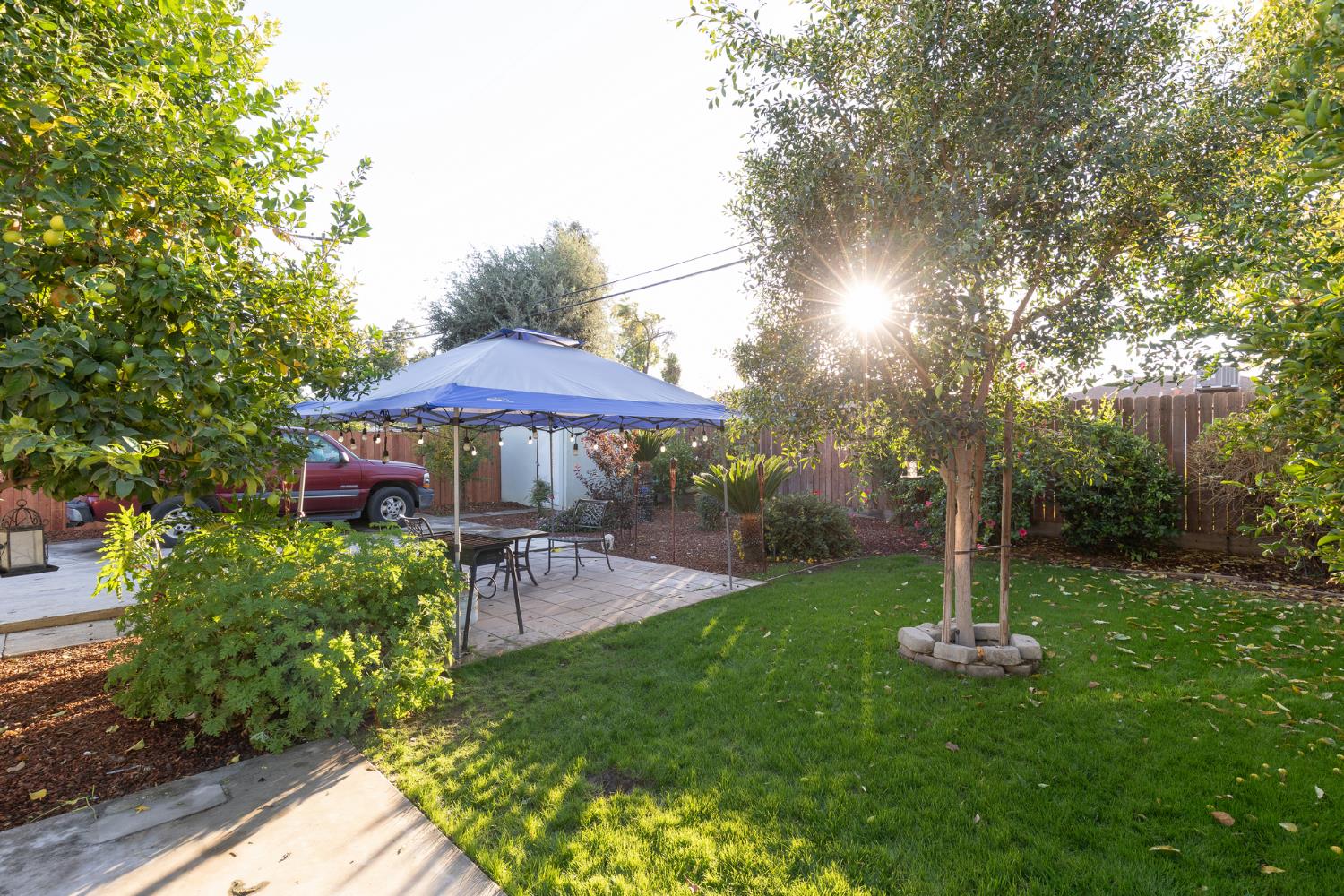 1879 Mayfair Dr E, Fresno, CA 93703