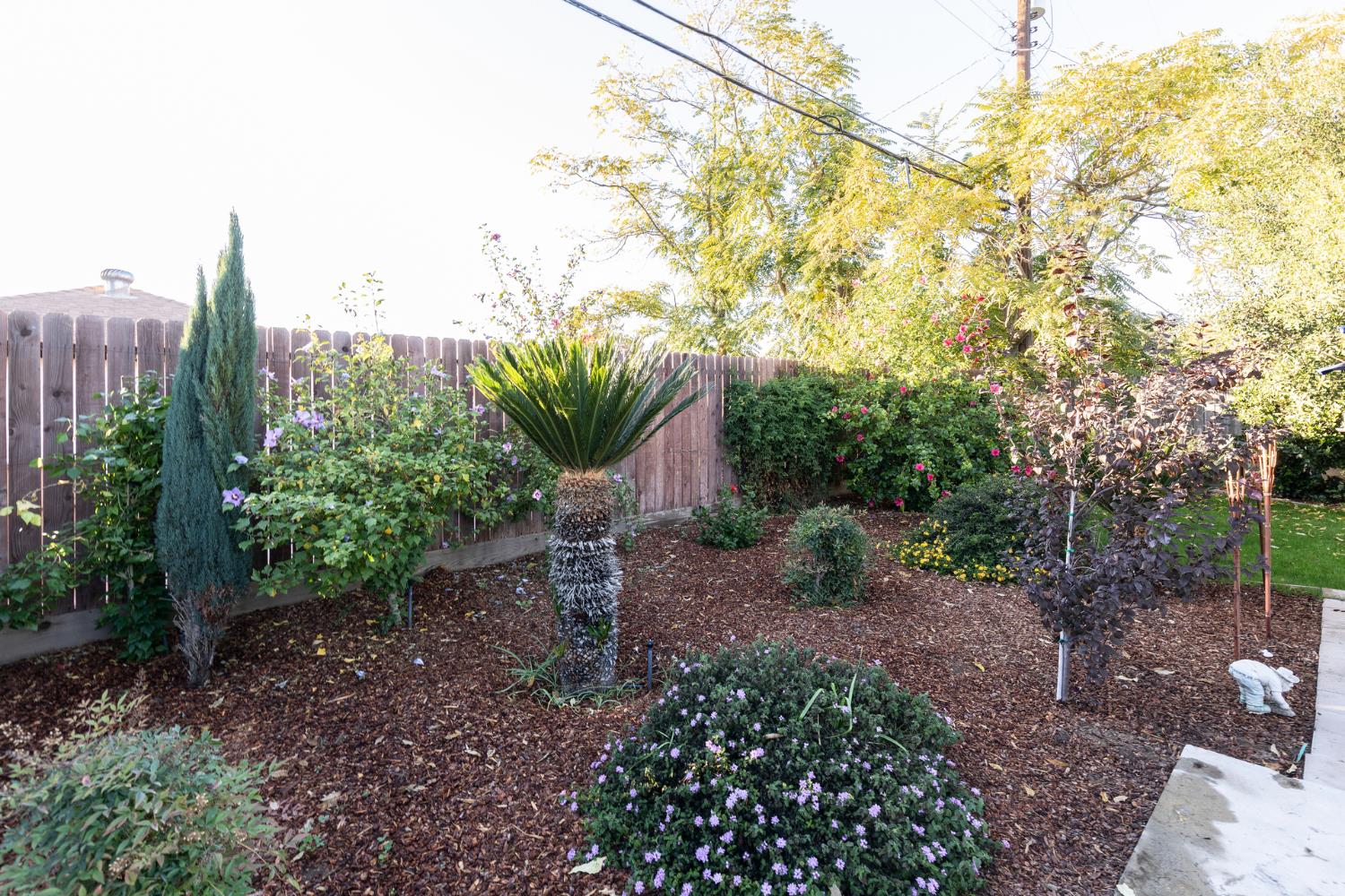 1879 Mayfair Dr E, Fresno, CA 93703