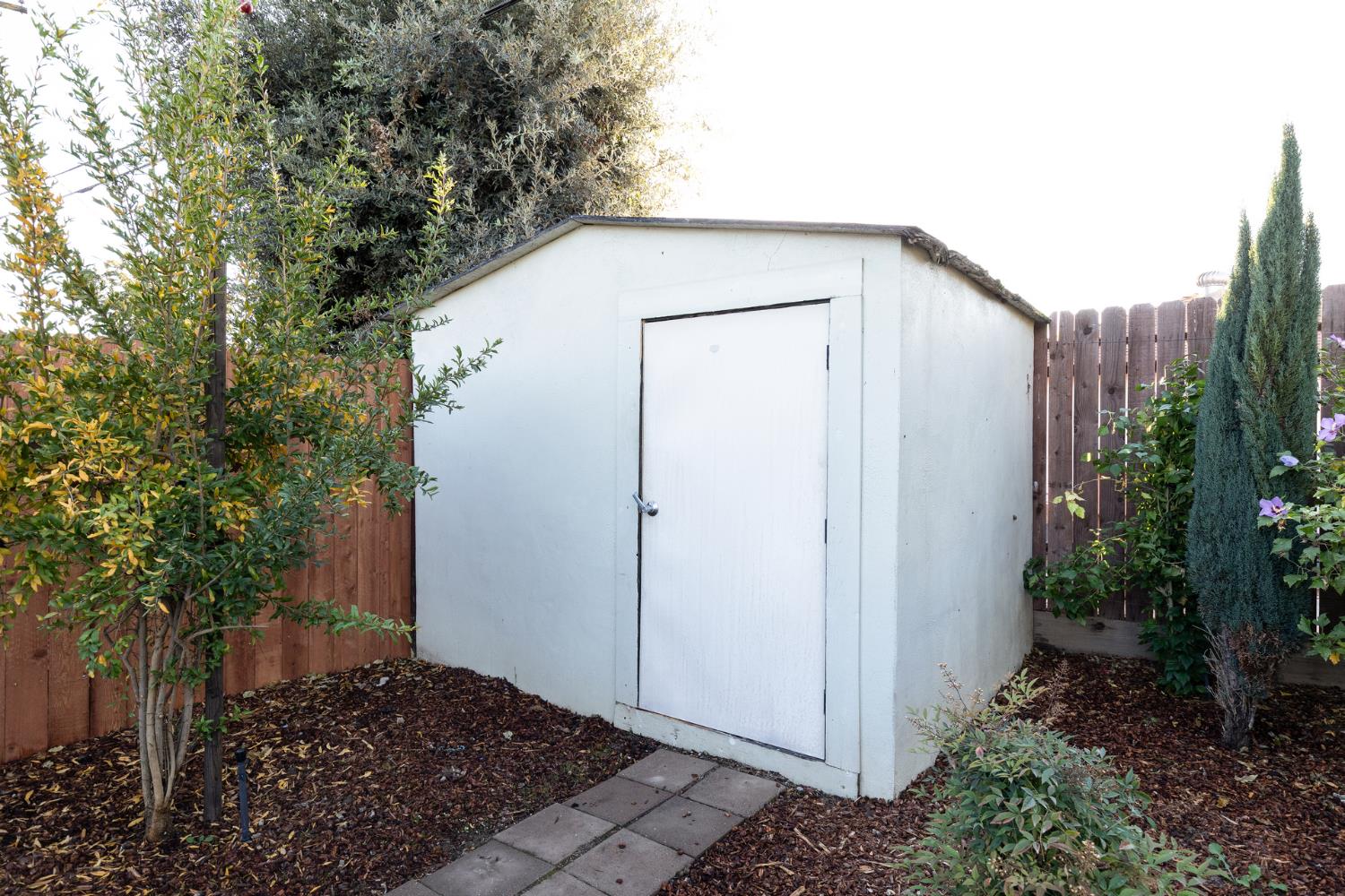 1879 Mayfair Dr E, Fresno, CA 93703