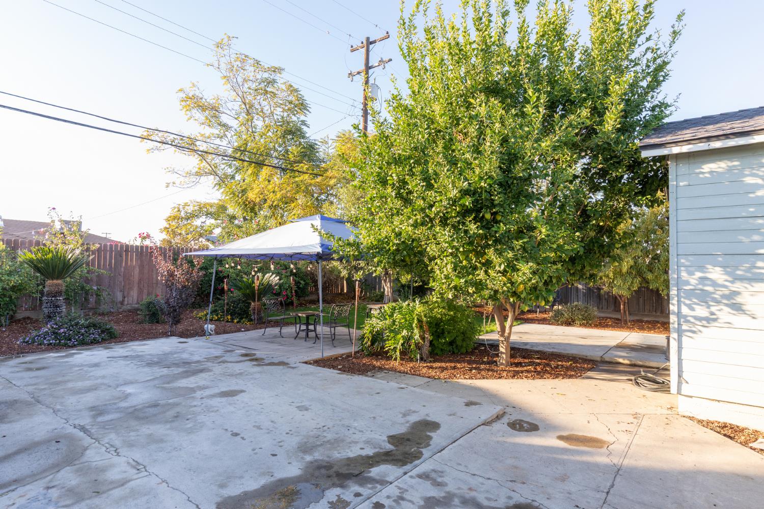 1879 Mayfair Dr E, Fresno, CA 93703