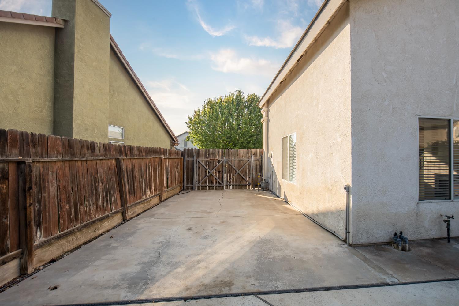 2356 E Carter Ave, Fresno, CA 93730