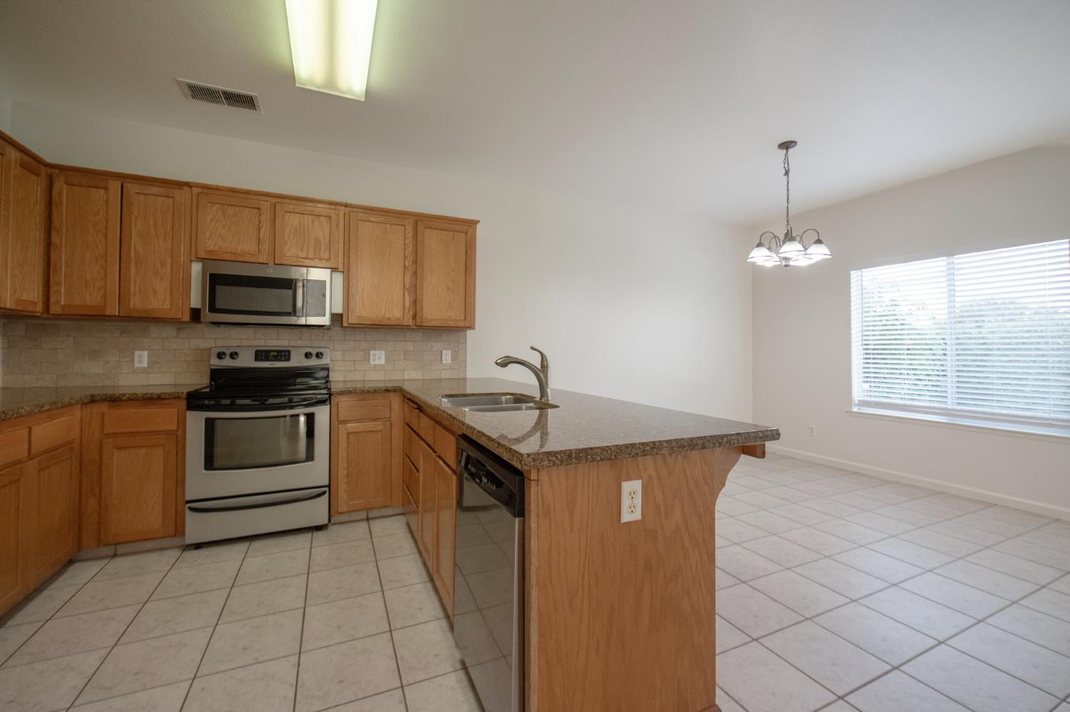 2356 E Carter Ave, Fresno, CA 93730