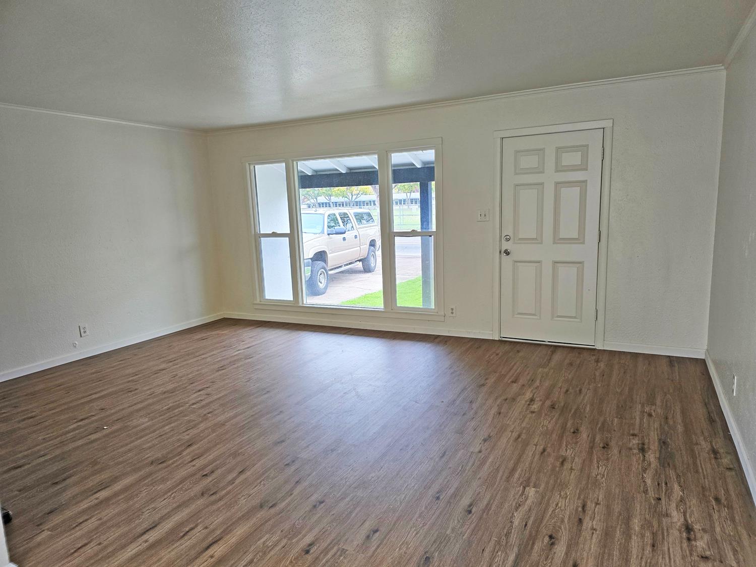 216 E Ashlan Ave, Fresno, CA 93704