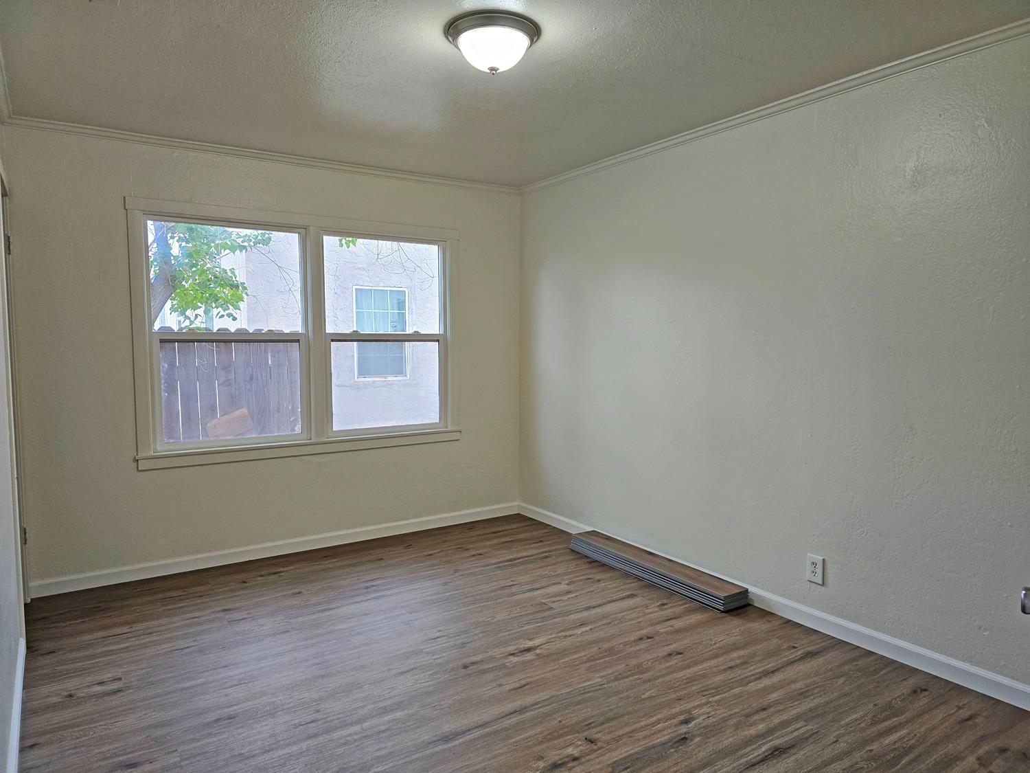 216 E Ashlan Ave, Fresno, CA 93704