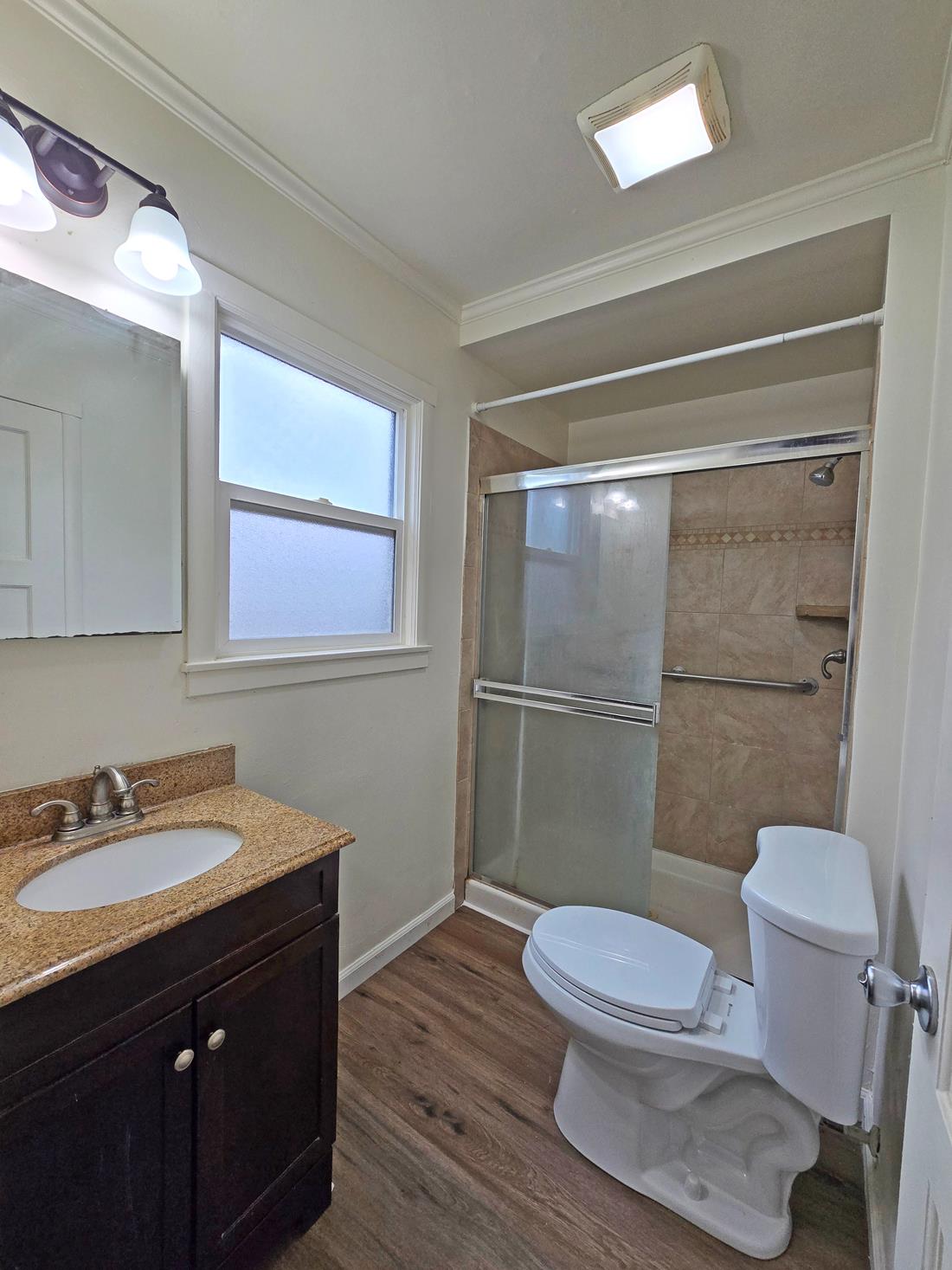 216 E Ashlan Ave, Fresno, CA 93704