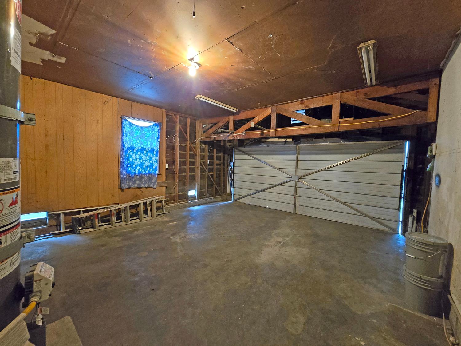 216 E Ashlan Ave, Fresno, CA 93704