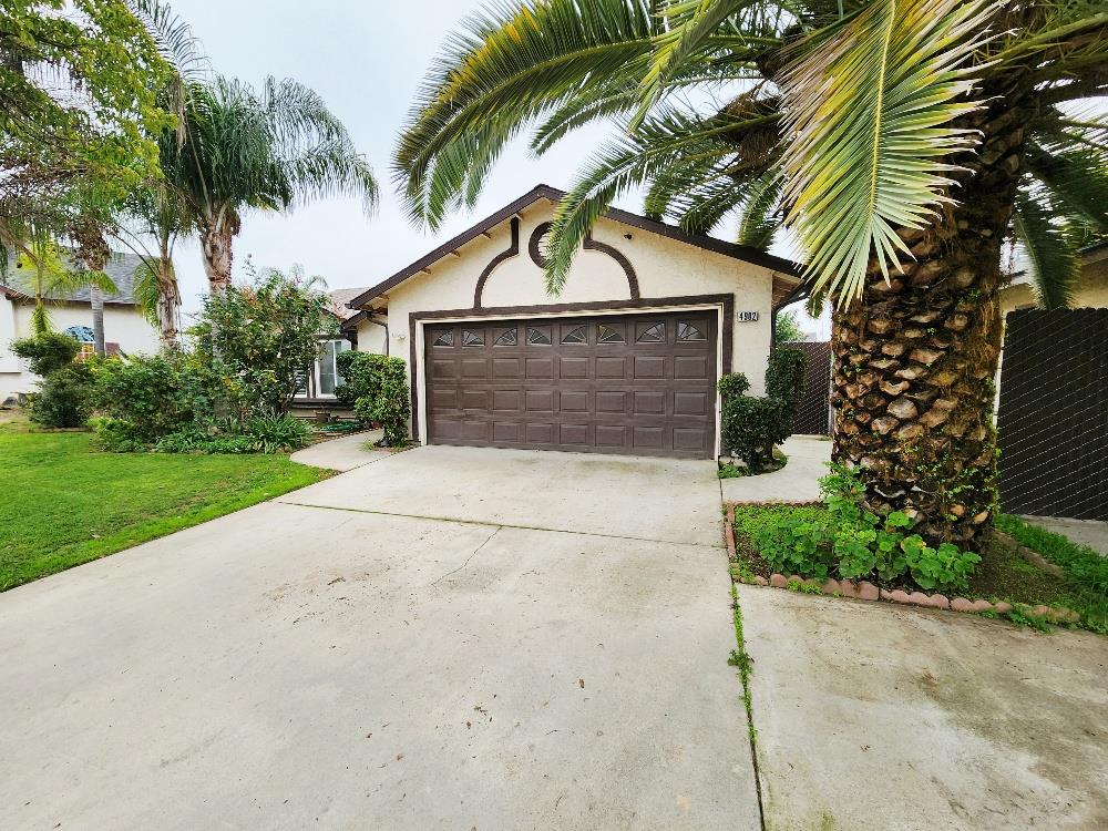 4902 E Eugenia Ave, Fresno, CA 93725