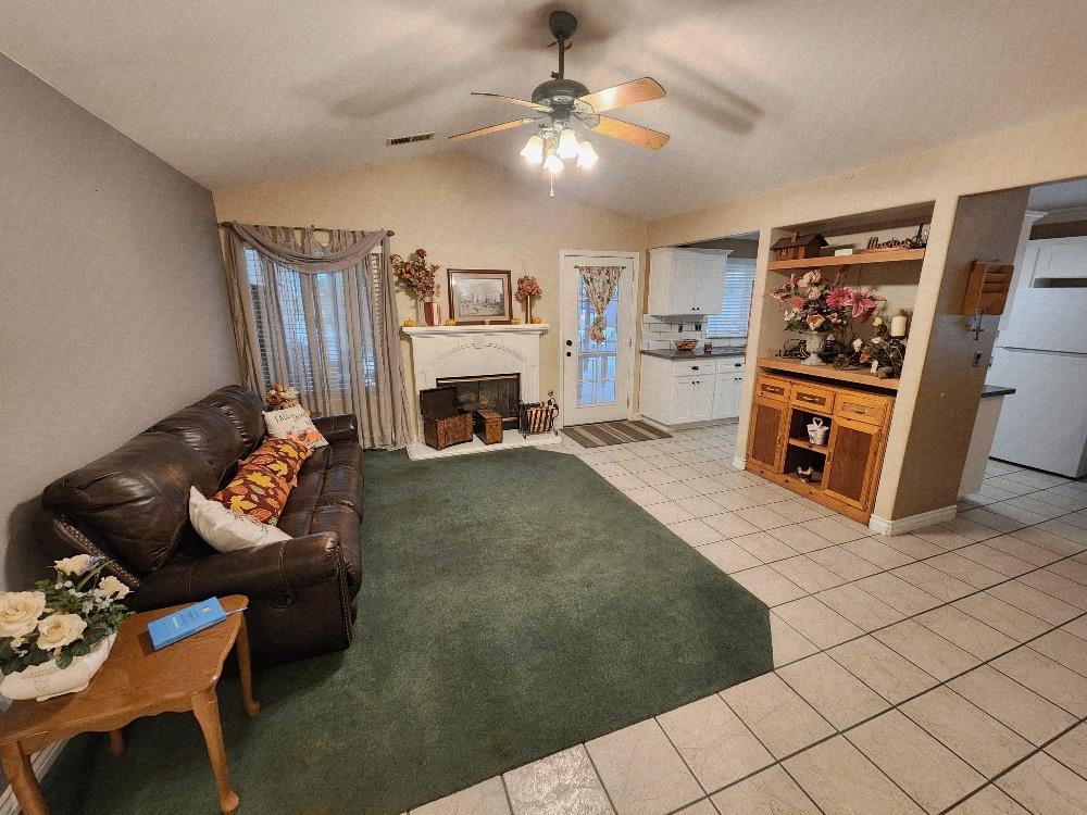 4902 E Eugenia Ave, Fresno, CA 93725