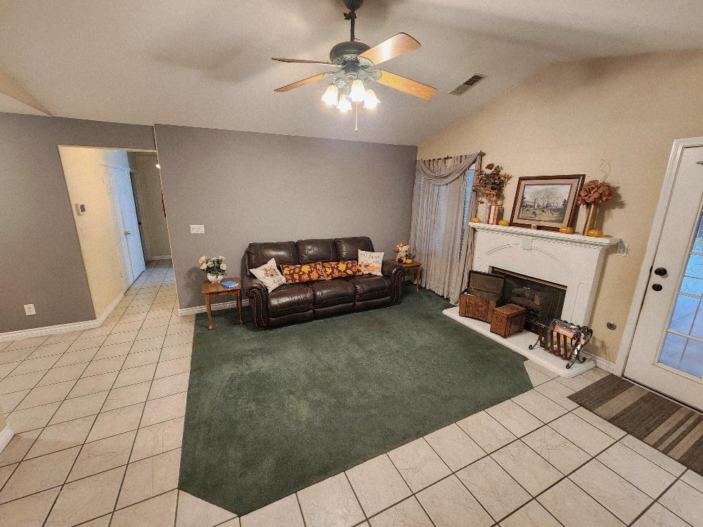 4902 E Eugenia Ave, Fresno, CA 93725