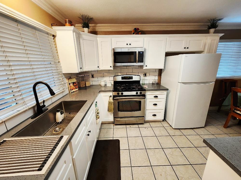 4902 E Eugenia Ave, Fresno, CA 93725