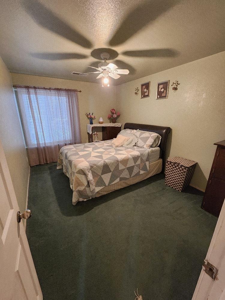 4902 E Eugenia Ave, Fresno, CA 93725