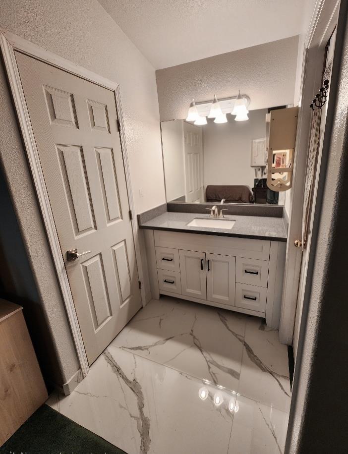 4902 E Eugenia Ave, Fresno, CA 93725