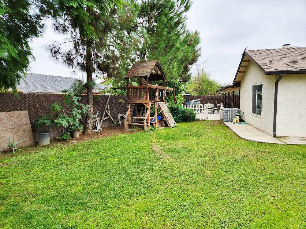 4902 E Eugenia Ave, Fresno, CA 93725