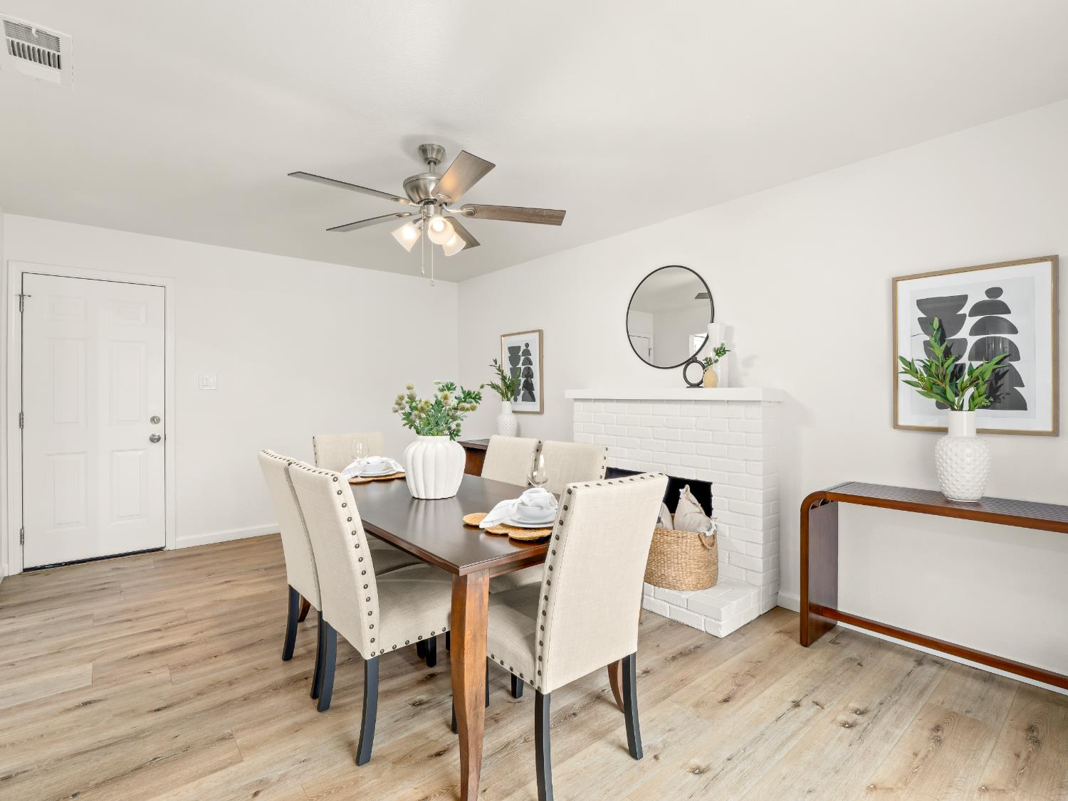 4557 N Sequoia Dr, Fresno, CA 93705