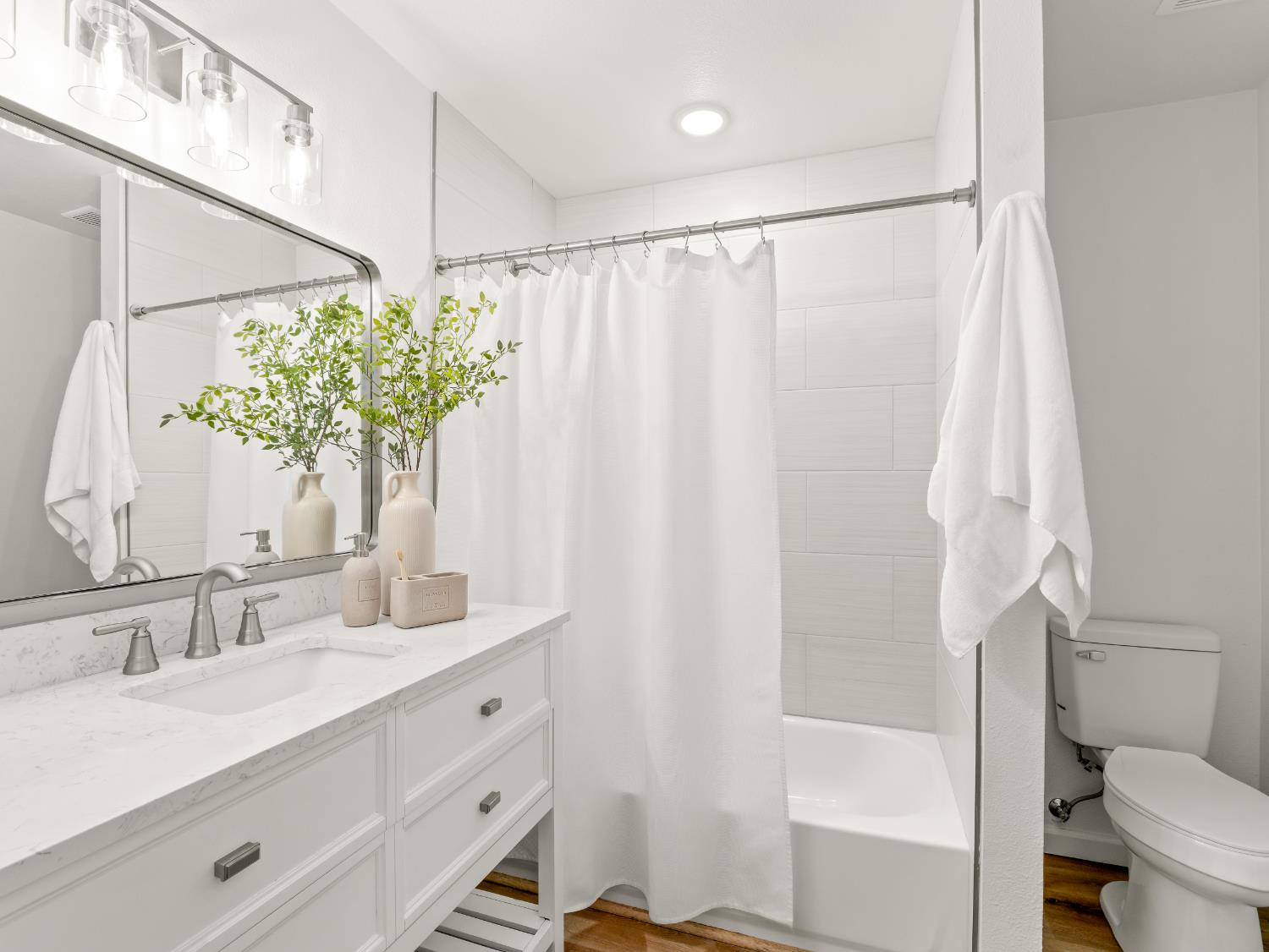 4557 N Sequoia Dr, Fresno, CA 93705