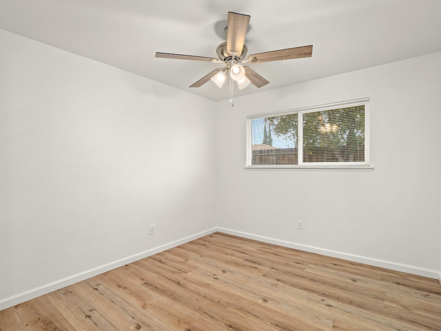 4557 N Sequoia Dr, Fresno, CA 93705