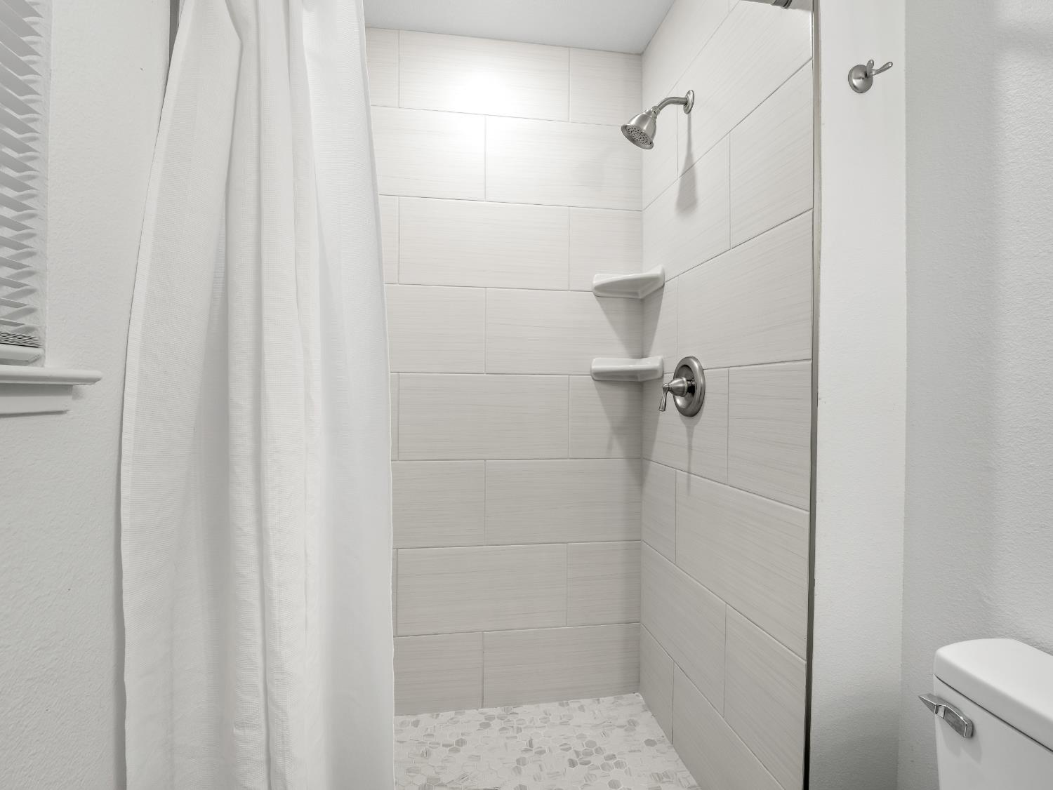 4557 N Sequoia Dr, Fresno, CA 93705