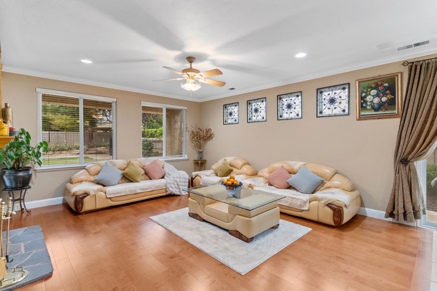 2878 E Omaha Ave, Fresno, CA 93720