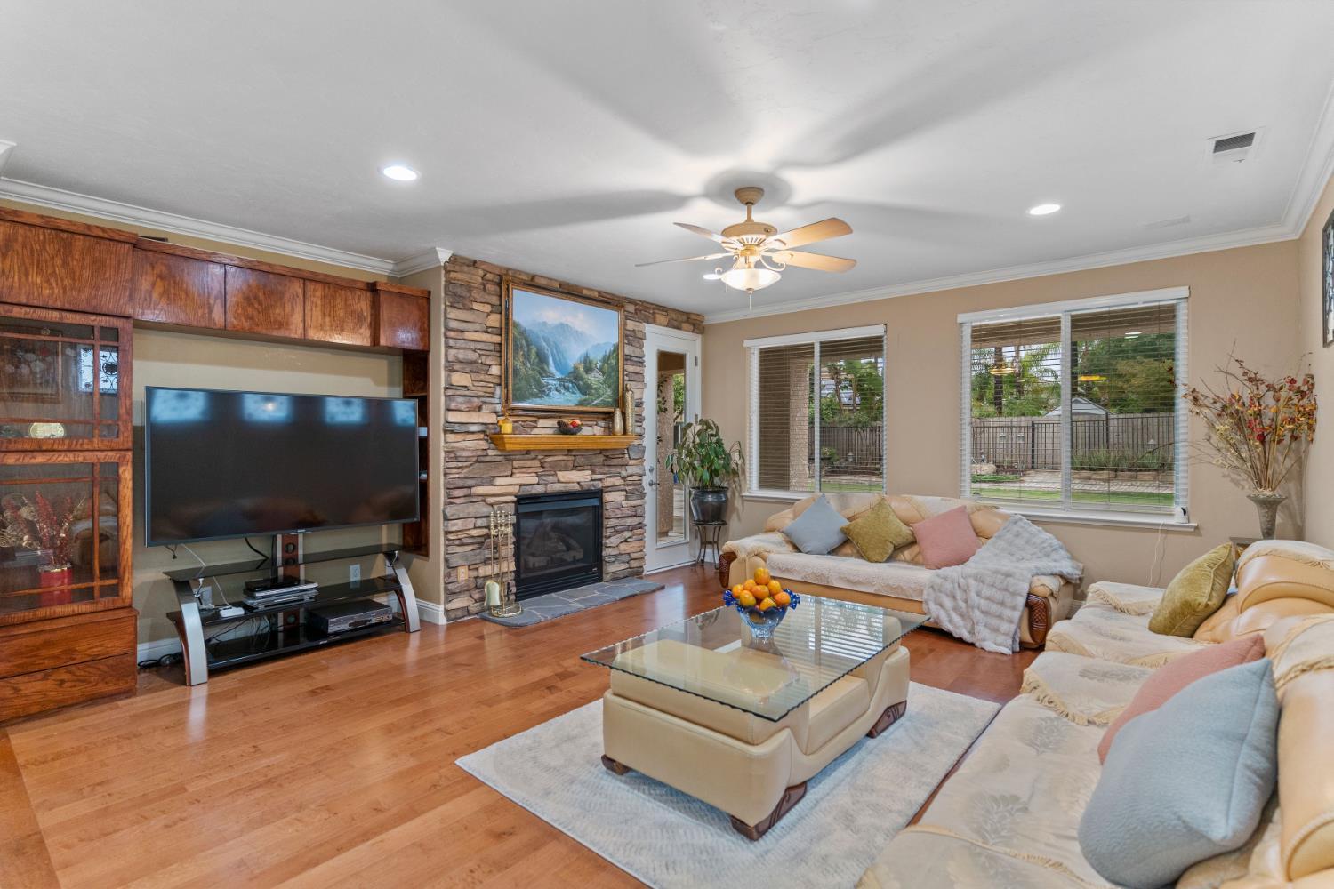 2878 E Omaha Ave, Fresno, CA 93720