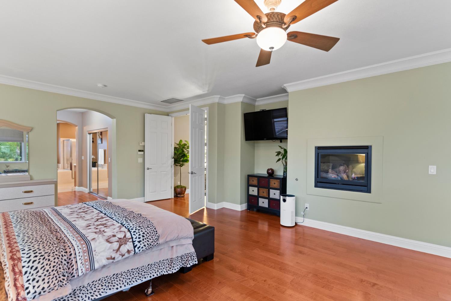 2878 E Omaha Ave, Fresno, CA 93720