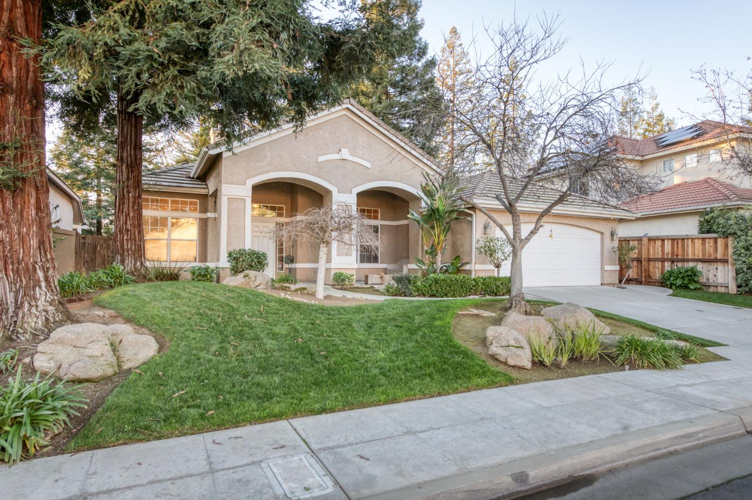 7839 N Carnegie Ave, Fresno, CA 93722