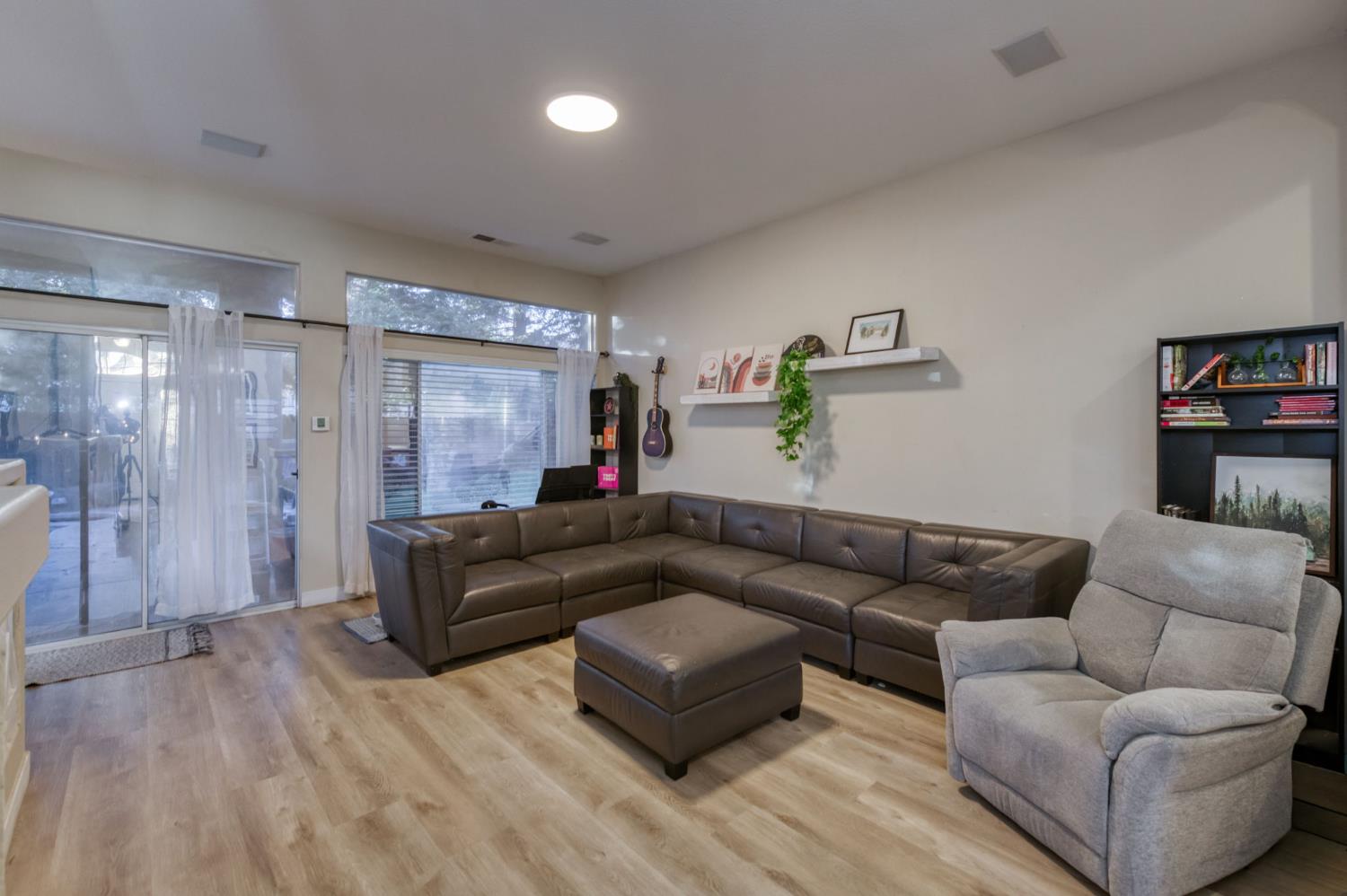 7839 N Carnegie Ave, Fresno, CA 93722