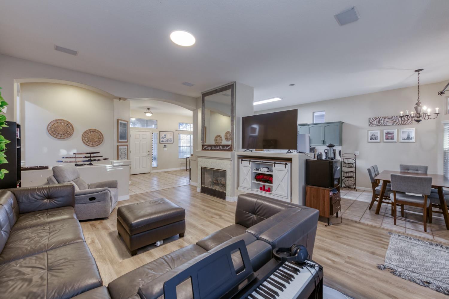 7839 N Carnegie Ave, Fresno, CA 93722